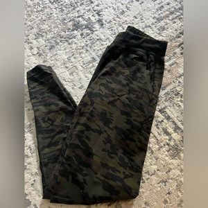 Alphalete camo joggers